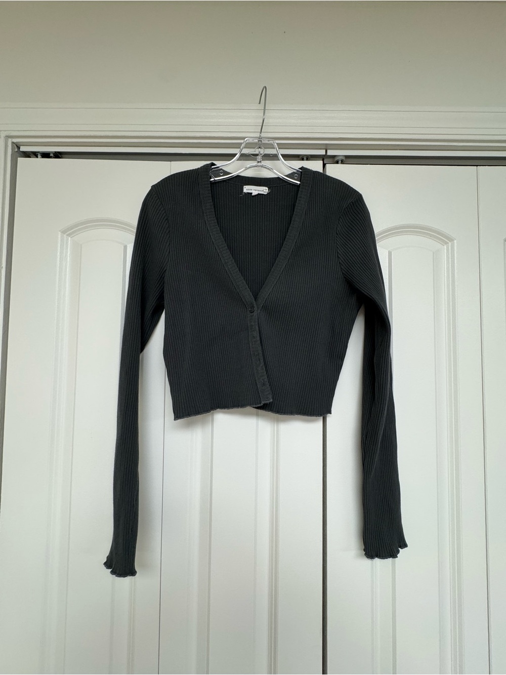 Good American Essential Ribbed V-Neck Cropped Cardigan - Dark Gray-Green